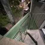 Kitnet mobiliado, confortável e bem localizado.