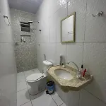 Kitnet mobiliado, confortável e bem localizado.